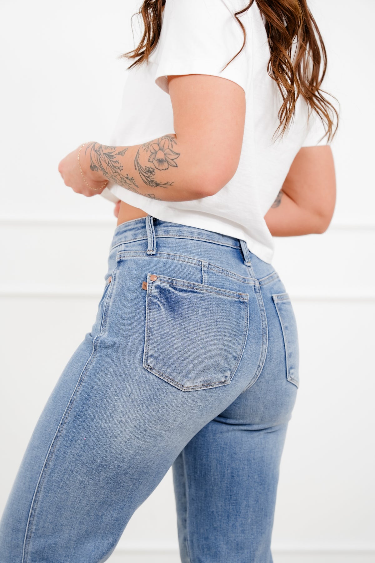 Judy Blue Petite/Reg The Karly Mid Rise Medium Vintage Wash Tummy Control Straight Leg Jeans - Freckled Poppy