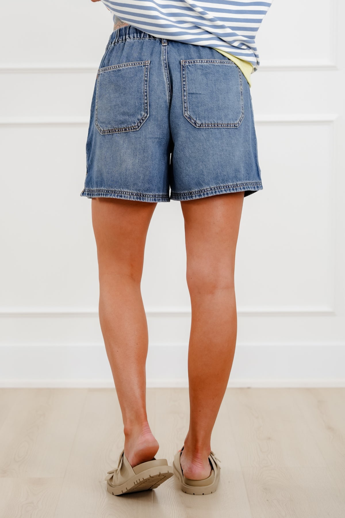 Judy Blue Medium Wash Featherweight Baggy Shorts - Freckled Poppy