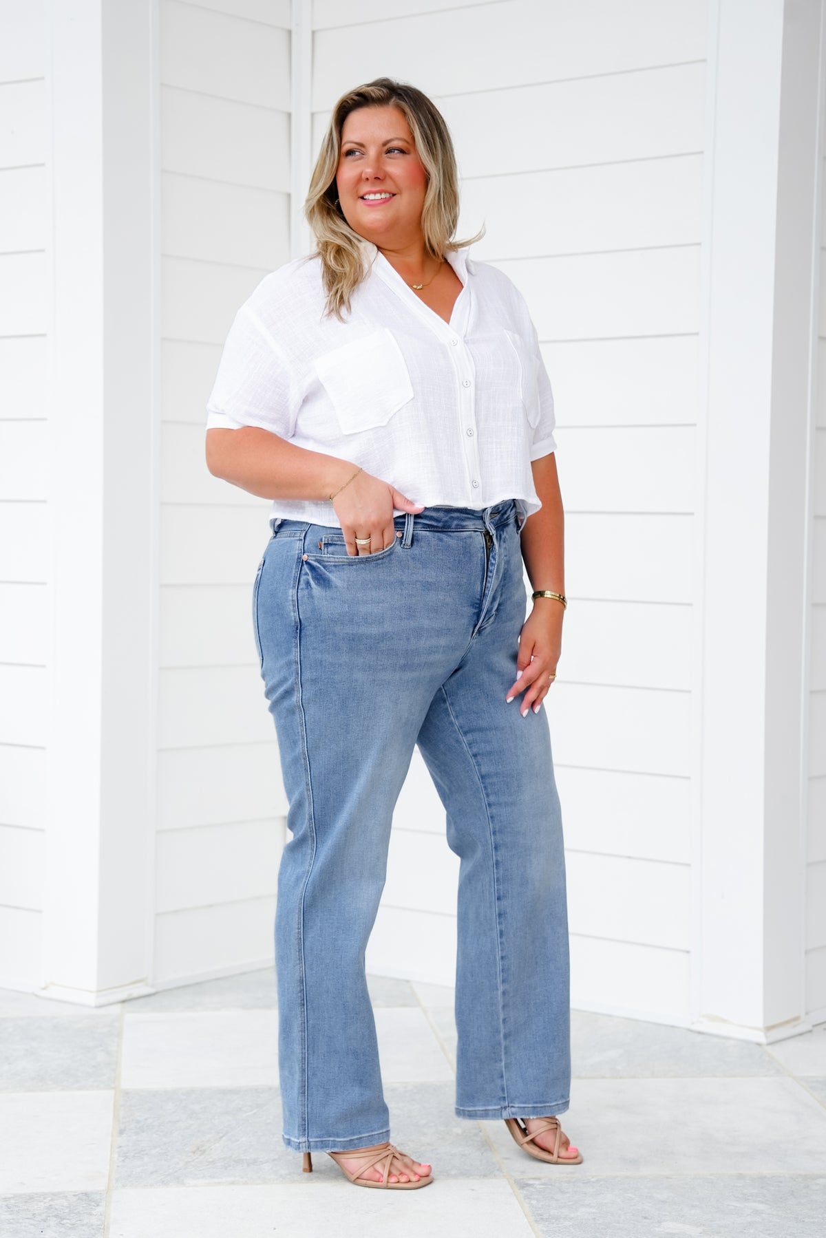 Judy Blue Petite/Reg The Karly Mid Rise Medium Vintage Wash Tummy Control Straight Leg Jeans - Freckled Poppy
