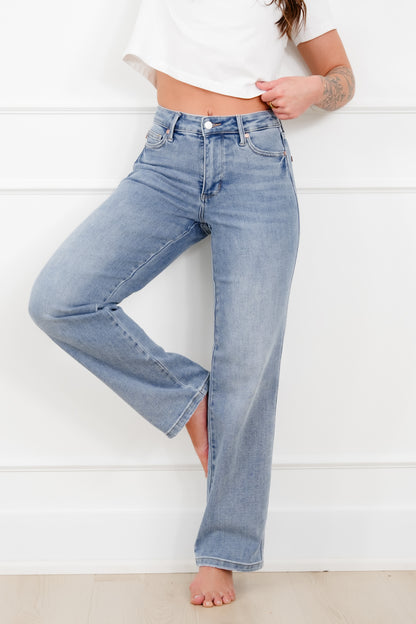 Judy Blue Petite/Reg The Karly Mid Rise Medium Vintage Wash Tummy Control Straight Leg Jeans - Freckled Poppy
