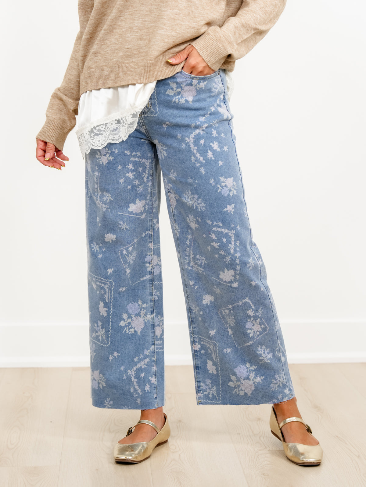 Plus/Reg Embroidery Print High Waist Wide Leg Cropped Jeans - Freckled Poppy