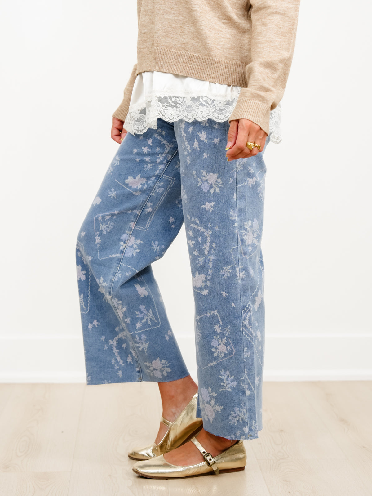 Plus/Reg Embroidery Print High Waist Wide Leg Cropped Jeans - Freckled Poppy