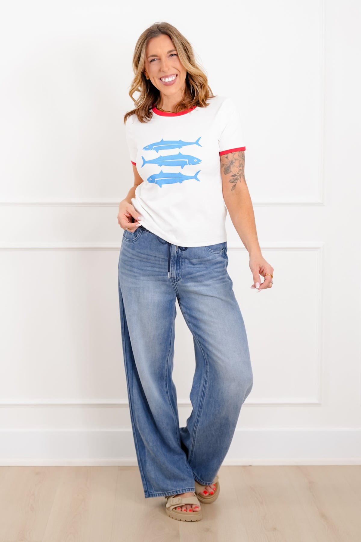 Short Sleeve Crew Neck Sardines Graphic Top - Freckled Poppy