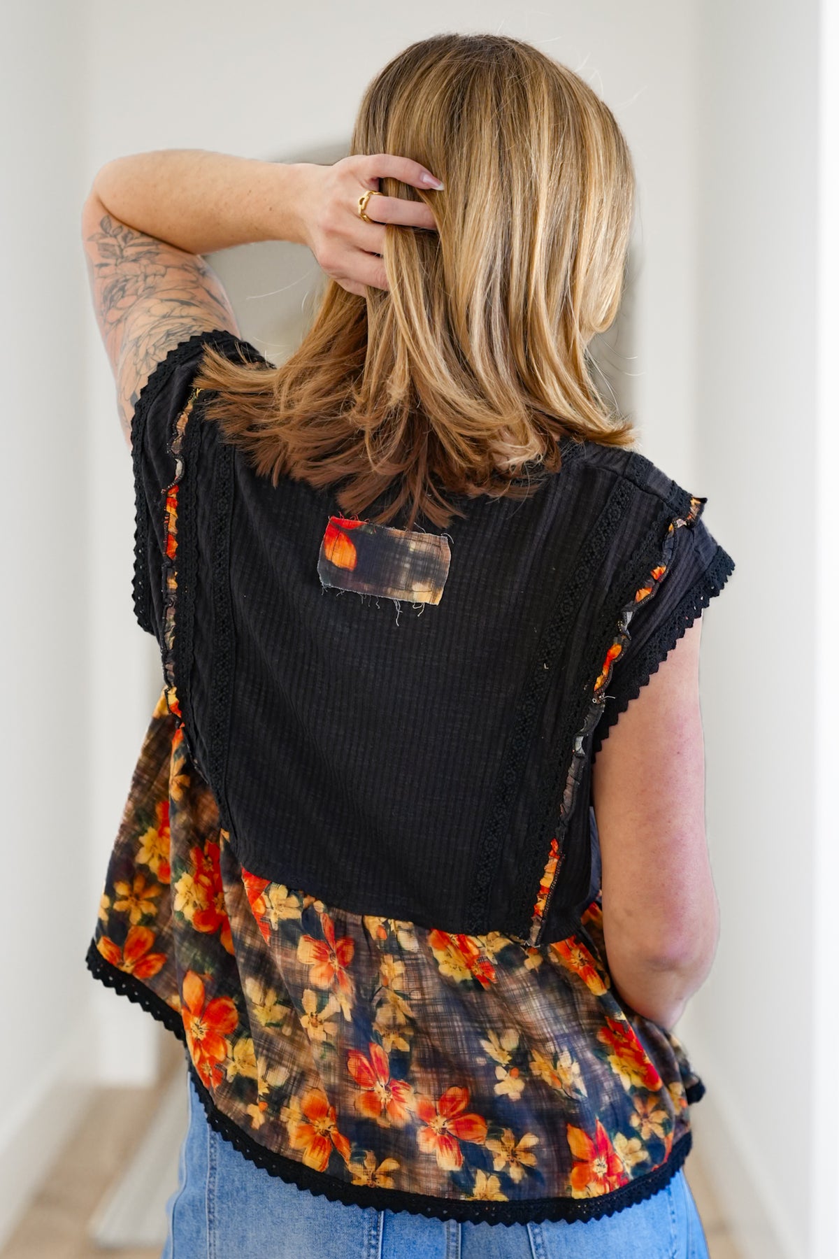 POL Floral Print Sleeveless V Neck Relaxed Fit Top - Freckled Poppy