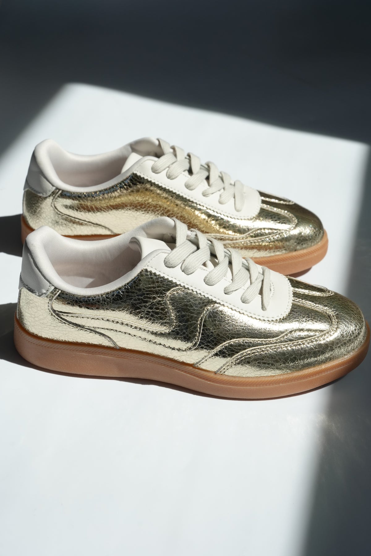 Metallic Cracked Vegan Leather Low Top Sneaker - Freckled Poppy