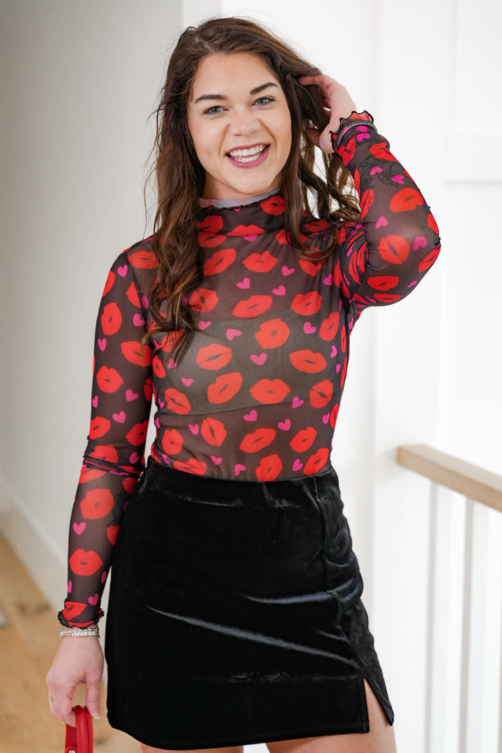 Plus/Reg Lips Print Long Sleeve Mesh Top - Freckled Poppy
