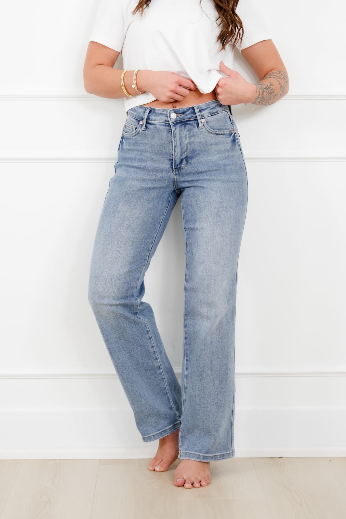 Judy Blue Petite/Reg The Karly Mid Rise Medium Vintage Wash Tummy Control Straight Leg Jeans - Freckled Poppy