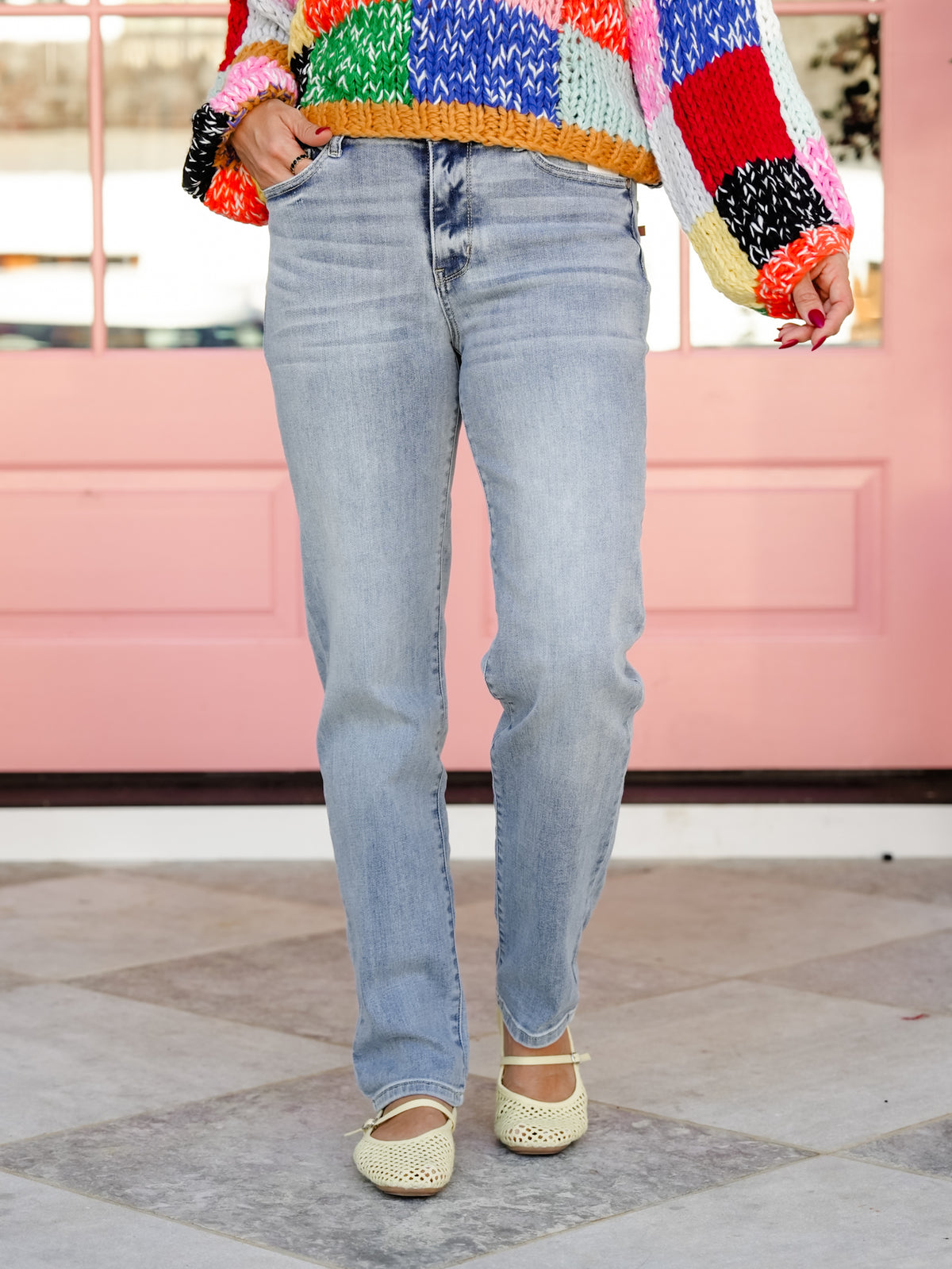 Judy Blue Mid Rise Light Wash Billie Boyfriend Jeans - Freckled Poppy