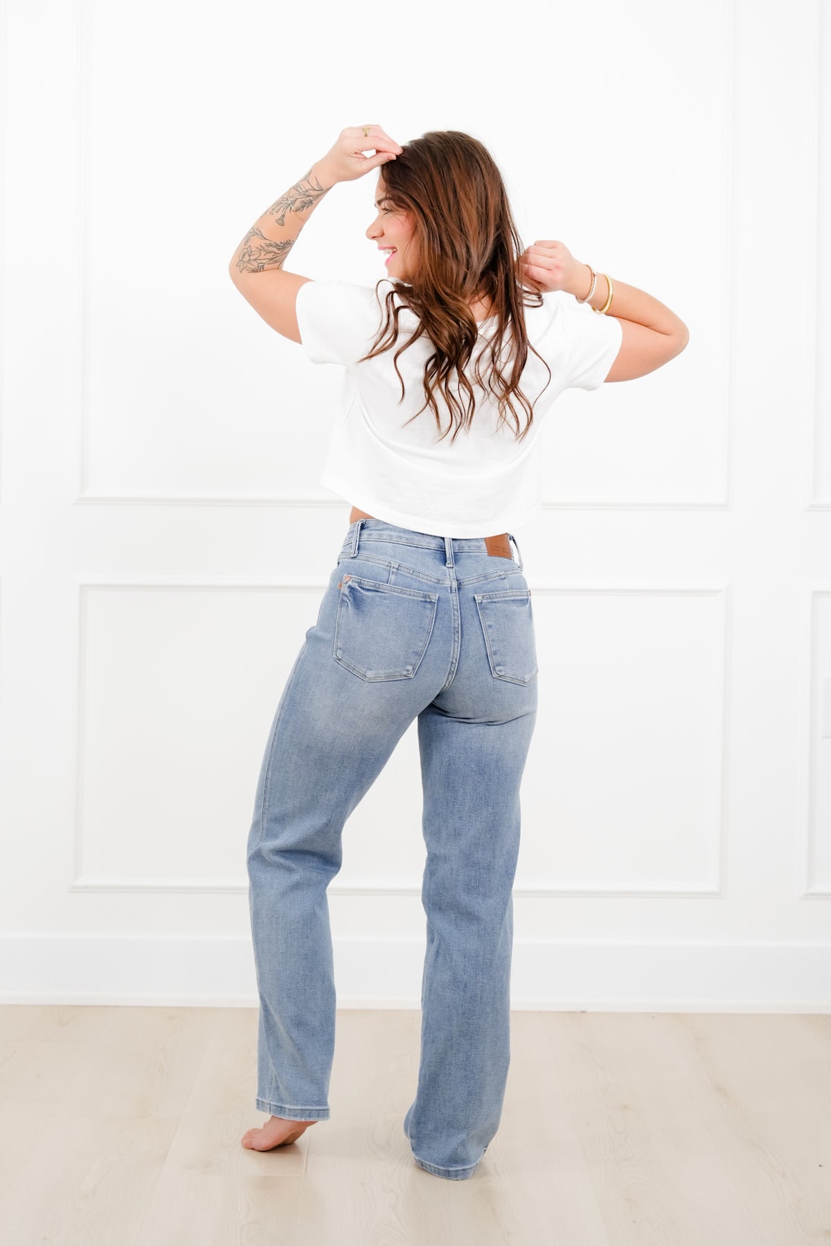 Judy Blue Petite/Reg The Karly Mid Rise Medium Vintage Wash Tummy Control Straight Leg Jeans - Freckled Poppy