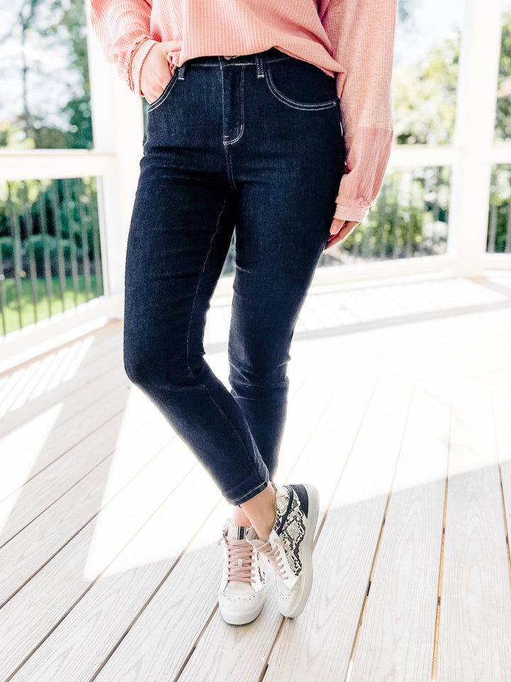 Judy Blue MidNight Dark Wash Rinse Mom Jeans - Freckled Poppy